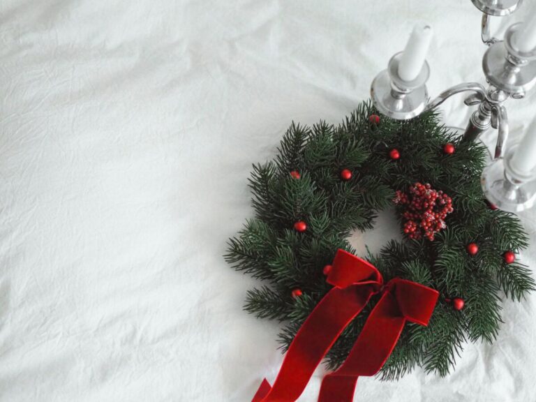 18 Festive Holiday Wreath Ideas to Brighten Your Home