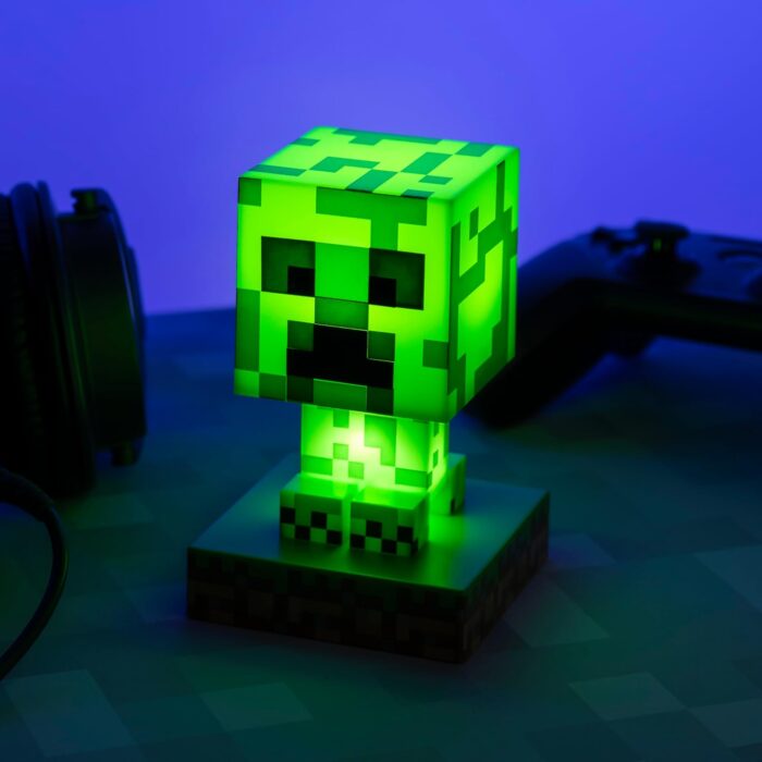Paladone Minecraft Creeper Light, 3D Lamp - Officially Licensed Night Light - 12 cm Tall, Battery Powered, Gaming Room and Bedroom Decor for Minecraft Gamers - Image 2