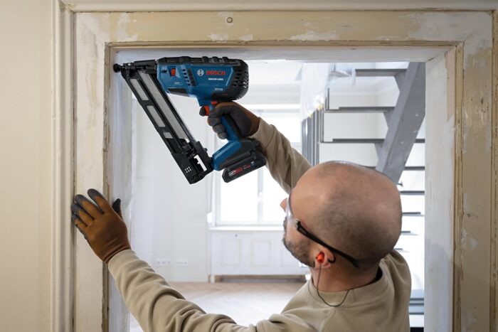 BOSCH GNH18V-15MAN 18V Brushless 15-Gauge Angled Finish Nailer - Precision for Tight Spaces, Fastens up to 1,200 Nails per Charge, One-Handed Activation, Tool-Free Jam Clearing, Belt Hook (Bare Tool) - Image 3