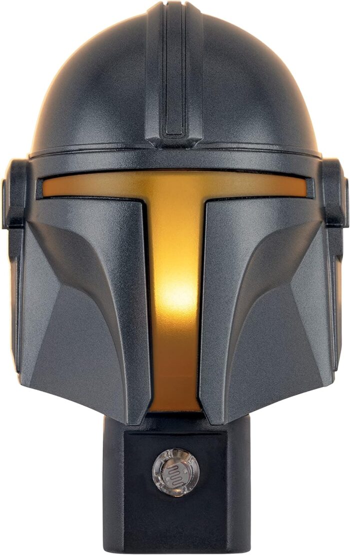 STAR WARS The Mandalorian Helmet LED Night Light, Plug-in, Dusk to Dawn, Light-Sensing, Ideal for Kids Room, Bedroom, Office, Wall Decor, Gifts, 53232